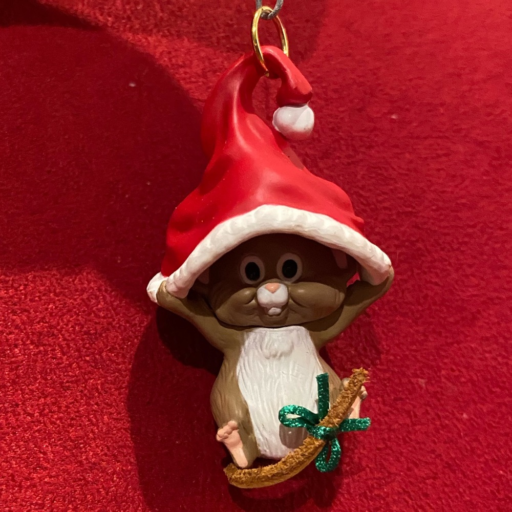 LIKE NEW rare Hallmark “Hang in There” mouse ornament